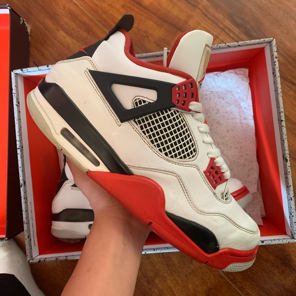 Jordan 4 Fire Red (2020) - Picture 3 of 11